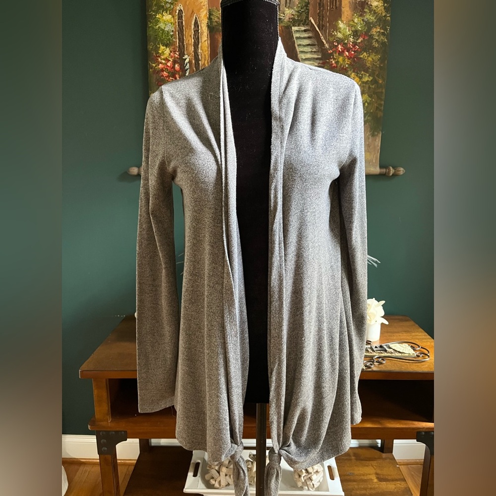 Elegant Gray Women's Cardigan